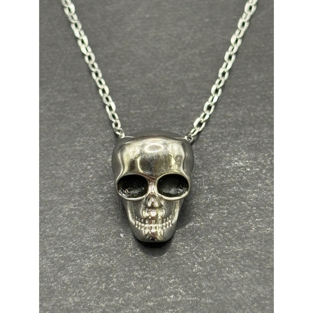18" New Condition Sterling Silver Dainty Skull Pendant Necklace